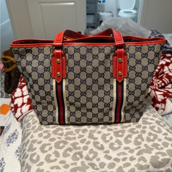 Authentic Gucci tote tan and red. Comes with certificate of authenticity - Picture 2 of 12
